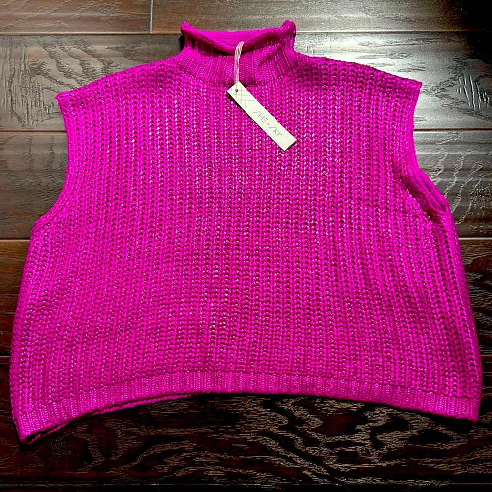 Short sleeve sweater